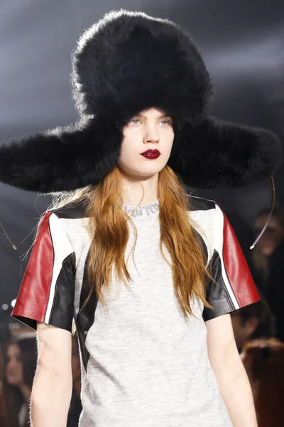Look 77